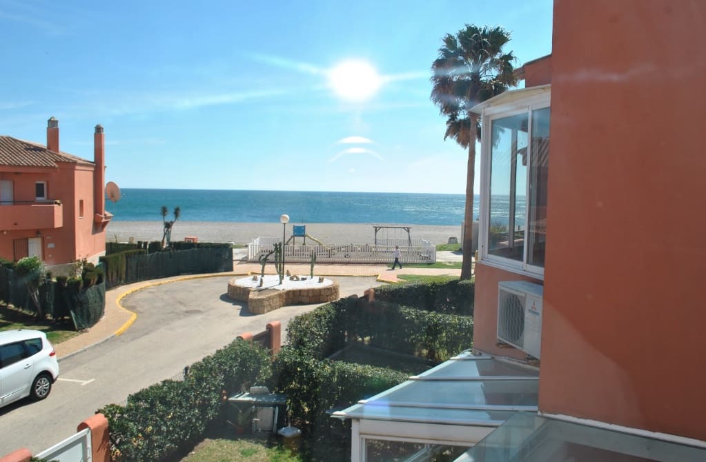 4 soveværelse Semi-Rækkehus til salg i La Duquesa / Puerto de la Duquesa med swimmingpool garage - € 477.000 (Ref: 9379395)