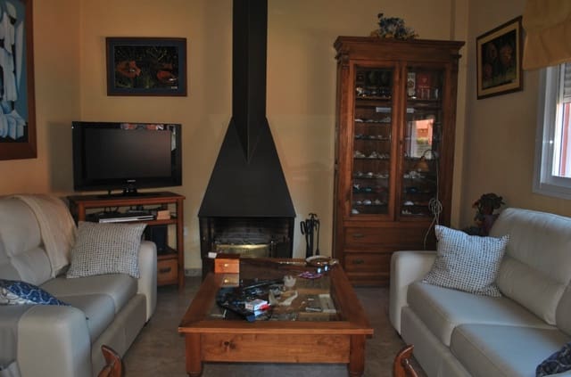 Pareado de 4 habitaciones en La Duquesa / Puerto de la Duquesa, Manilva en venta con piscina garaje - 477.000 € (Ref: 9379395)