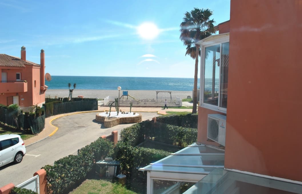 4 soveværelse Semi-Rækkehus til salg i La Duquesa / Puerto de la Duquesa med swimmingpool garage - € 477.000 (Ref: 9379395)