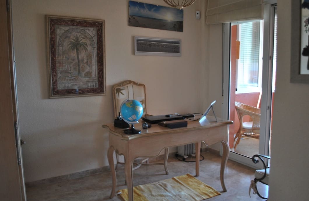 4 soveværelse Semi-Rækkehus til salg i La Duquesa / Puerto de la Duquesa med swimmingpool garage - € 477.000 (Ref: 9379395)