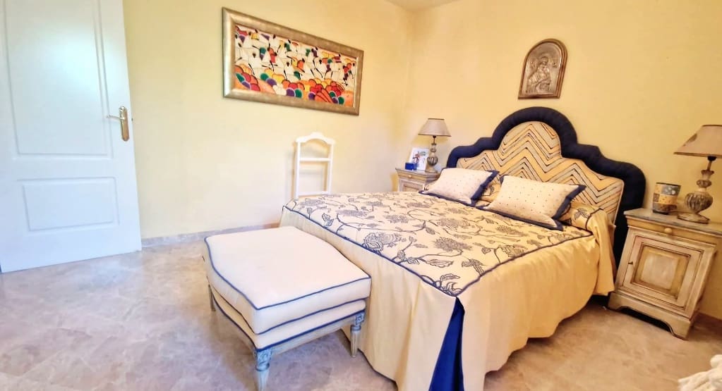 4 soveværelse Semi-Rækkehus til salg i La Duquesa / Puerto de la Duquesa med swimmingpool garage - € 477.000 (Ref: 9379395)