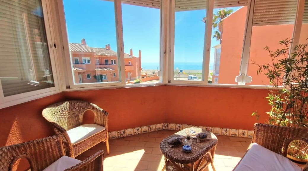 4 soveværelse Semi-Rækkehus til salg i La Duquesa / Puerto de la Duquesa med swimmingpool garage - € 477.000 (Ref: 9379395)