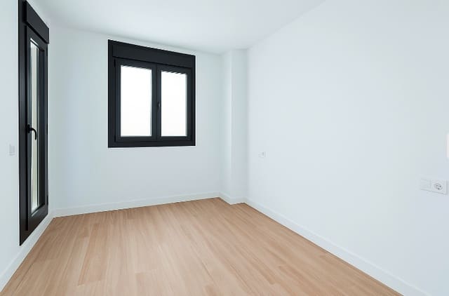 3 soverom Villa til salgs i La Duquesa / Puerto de la Duquesa, Manilva med garasje - € 450 000 (Ref: 9386501)