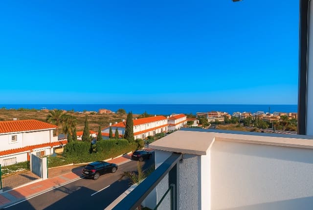 3 soverom Villa til salgs i La Duquesa / Puerto de la Duquesa, Manilva med garasje - € 450 000 (Ref: 9386501)