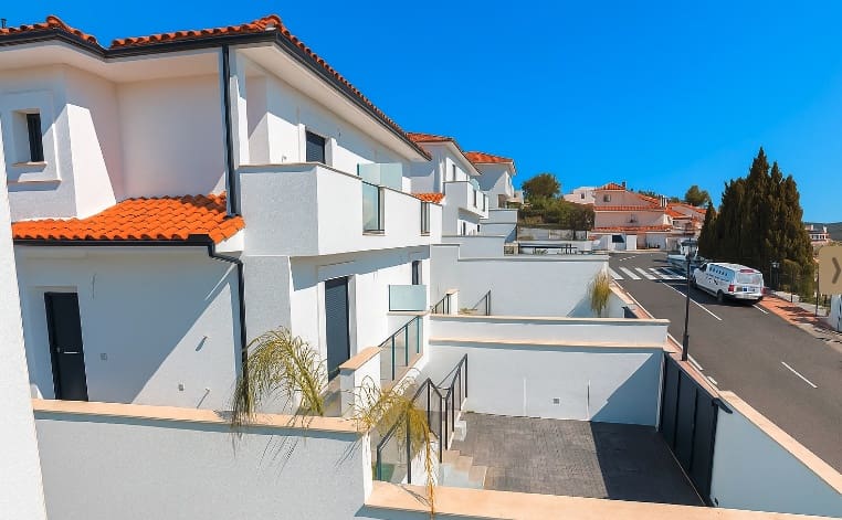 3 soverom Villa til salgs i La Duquesa / Puerto de la Duquesa med garasje - € 450 000 (Ref: 9386501)