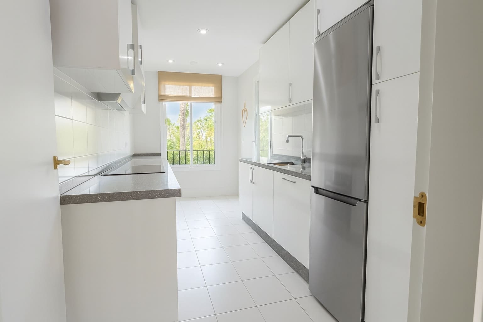 3 slaapkamer Appartement te koop in La Duquesa / Puerto de la Duquesa - € 595.000 (Ref: 9447239)