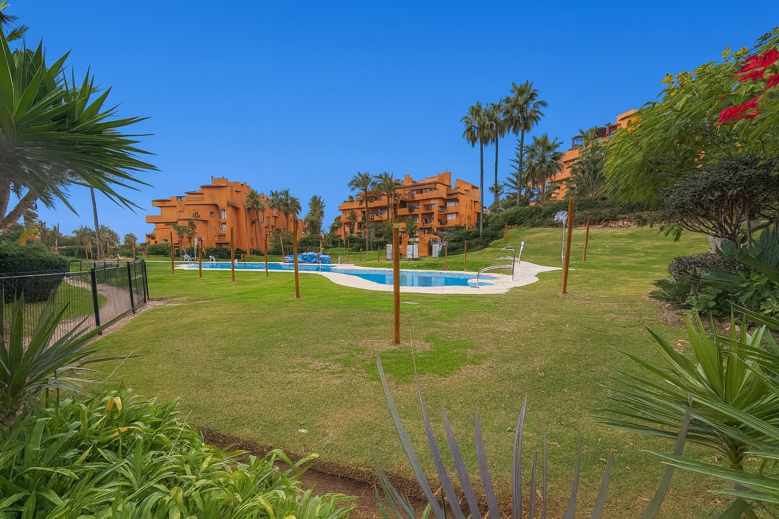 3 slaapkamer Appartement te koop in La Duquesa / Puerto de la Duquesa - € 595.000 (Ref: 9447239)