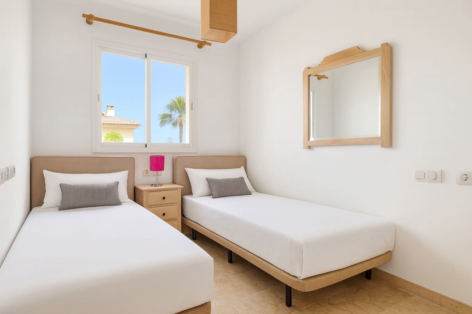 2 makuuhuone Huoneisto myytävänä paikassa La Duquesa / Puerto de la Duquesa - 195 000 € (Ref: 9447240)