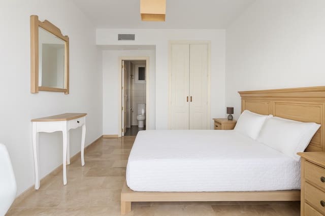 2 Zimmer Apartment zu verkaufen in La Duquesa / Puerto de la Duquesa, Manilva - 195.000 € (Ref: 9447240)