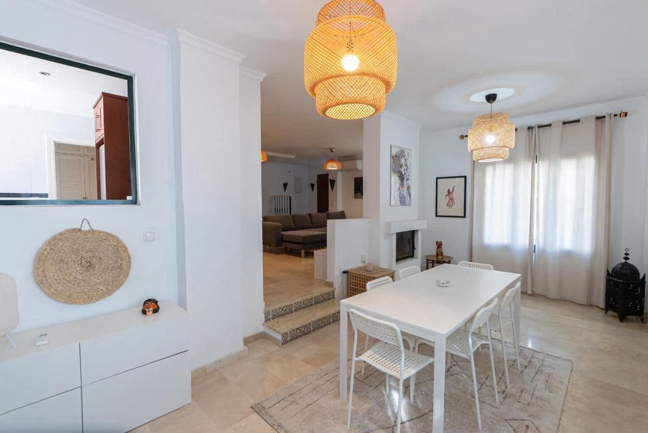 3 bedroom Villa for rent in Manilva - € 1,700 (Ref: 9447256)