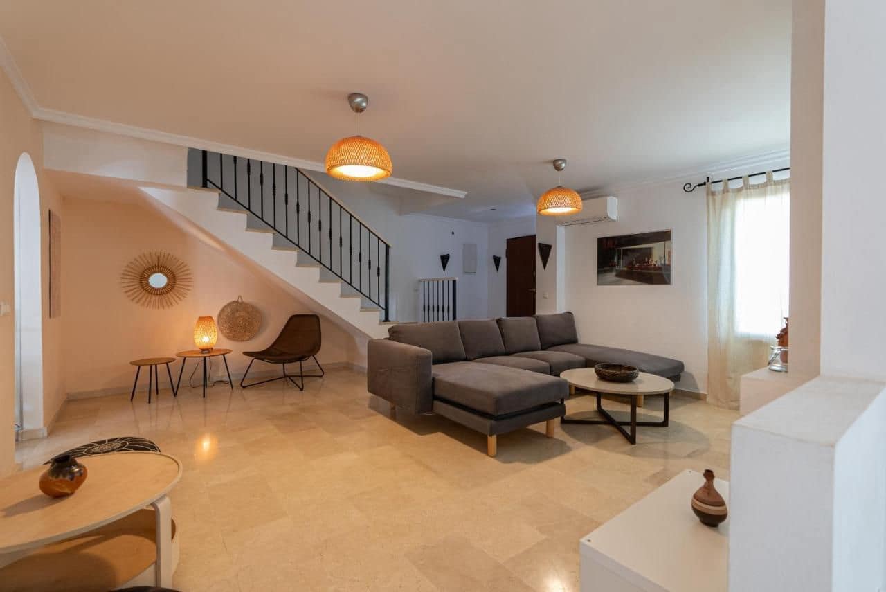 3 bedroom Villa for rent in Manilva - € 1,700 (Ref: 9447256)