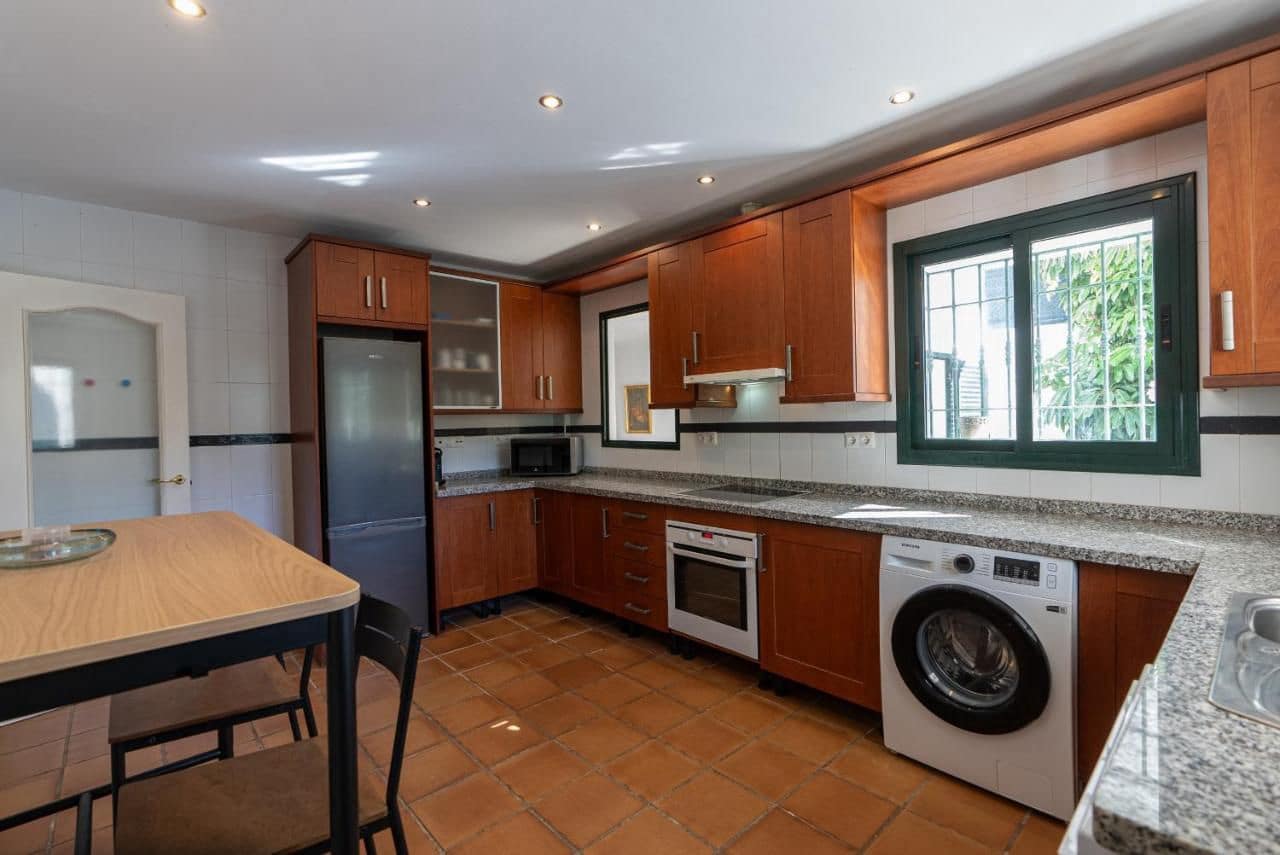 3 bedroom Villa for rent in Manilva - € 1,700 (Ref: 9447256)