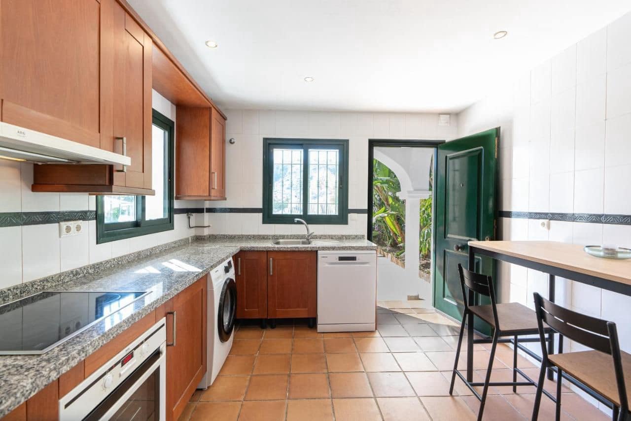 3 bedroom Villa for rent in Manilva - € 1,700 (Ref: 9447256)