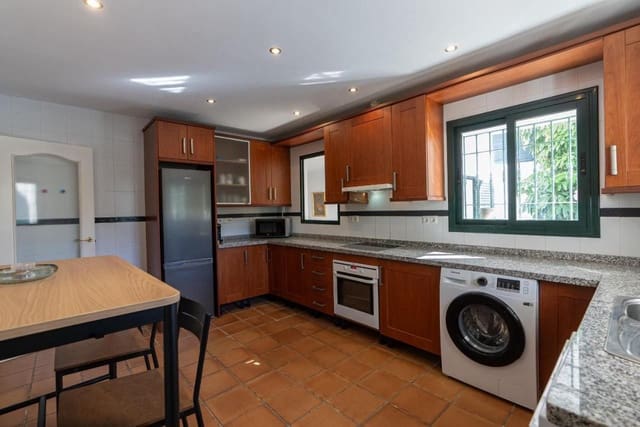 3 makuuhuone Huvila vuokrattavana paikassa Manilva - 1 700 € (Ref: 9447256)