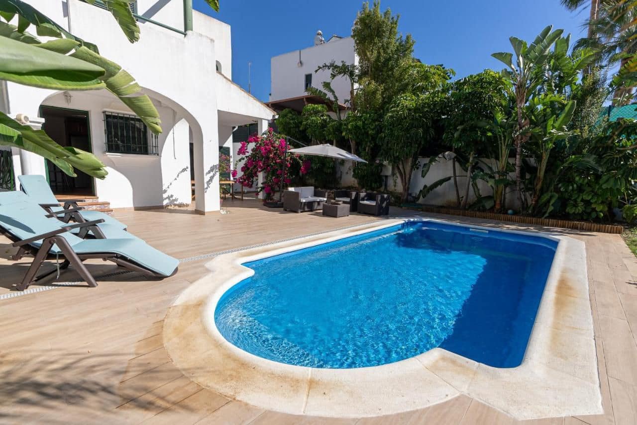3 bedroom Villa for rent in Manilva - € 1,700 (Ref: 9447256)