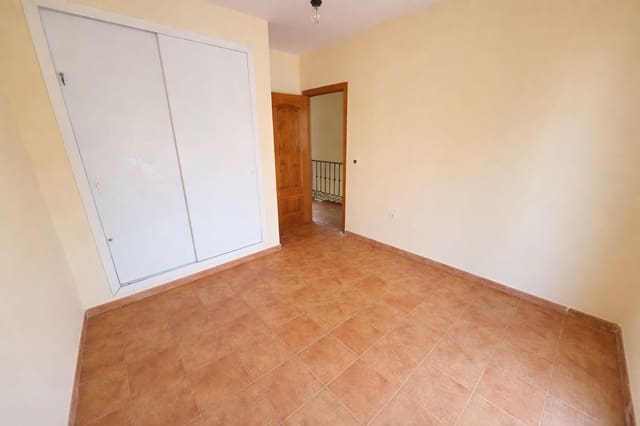 4 soveværelse Rækkehus til salg i La Alcaidesa med swimmingpool garage - € 375.000 (Ref: 9569528)