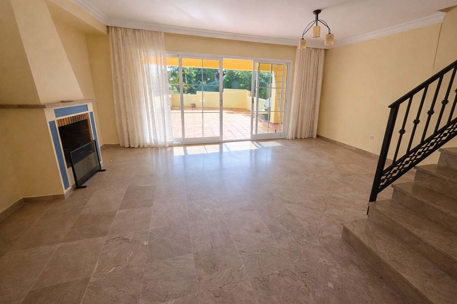 4 sovrum Radhus till salu i La Alcaidesa med pool garage - 375 000 € (Ref: 9569528)