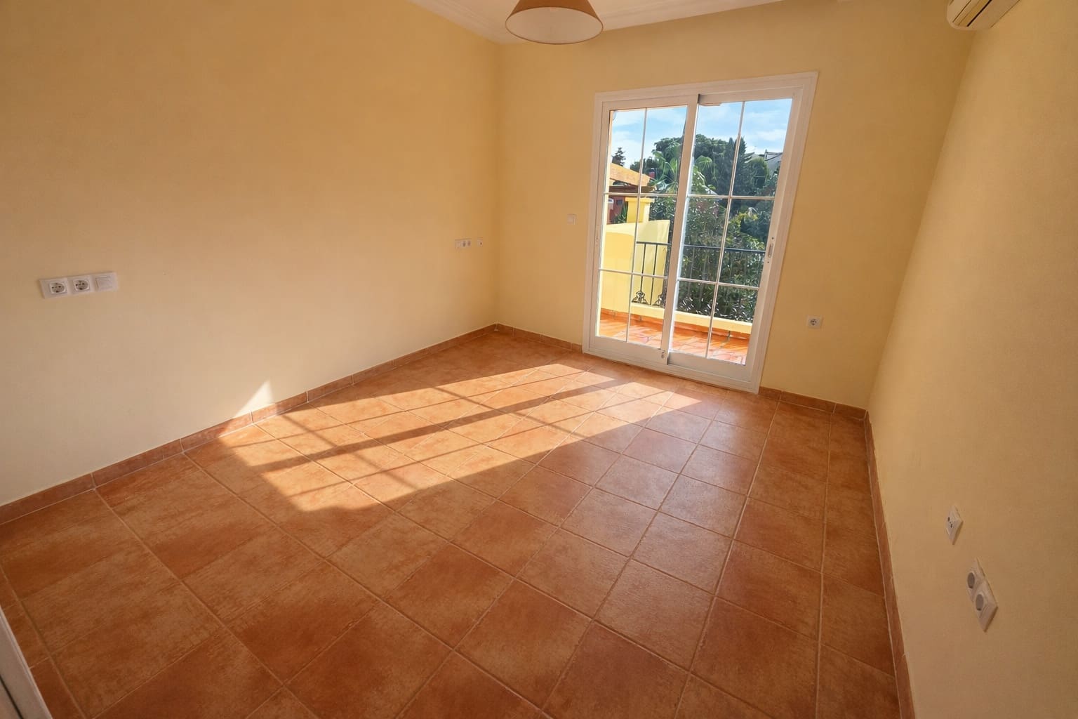 4 sovrum Radhus till salu i La Alcaidesa med pool garage - 375 000 € (Ref: 9569528)