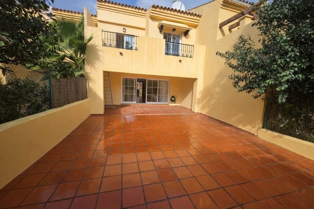 4 sovrum Radhus att hyra i La Alcaidesa med garage - 1 800 € (Ref: 9569600)