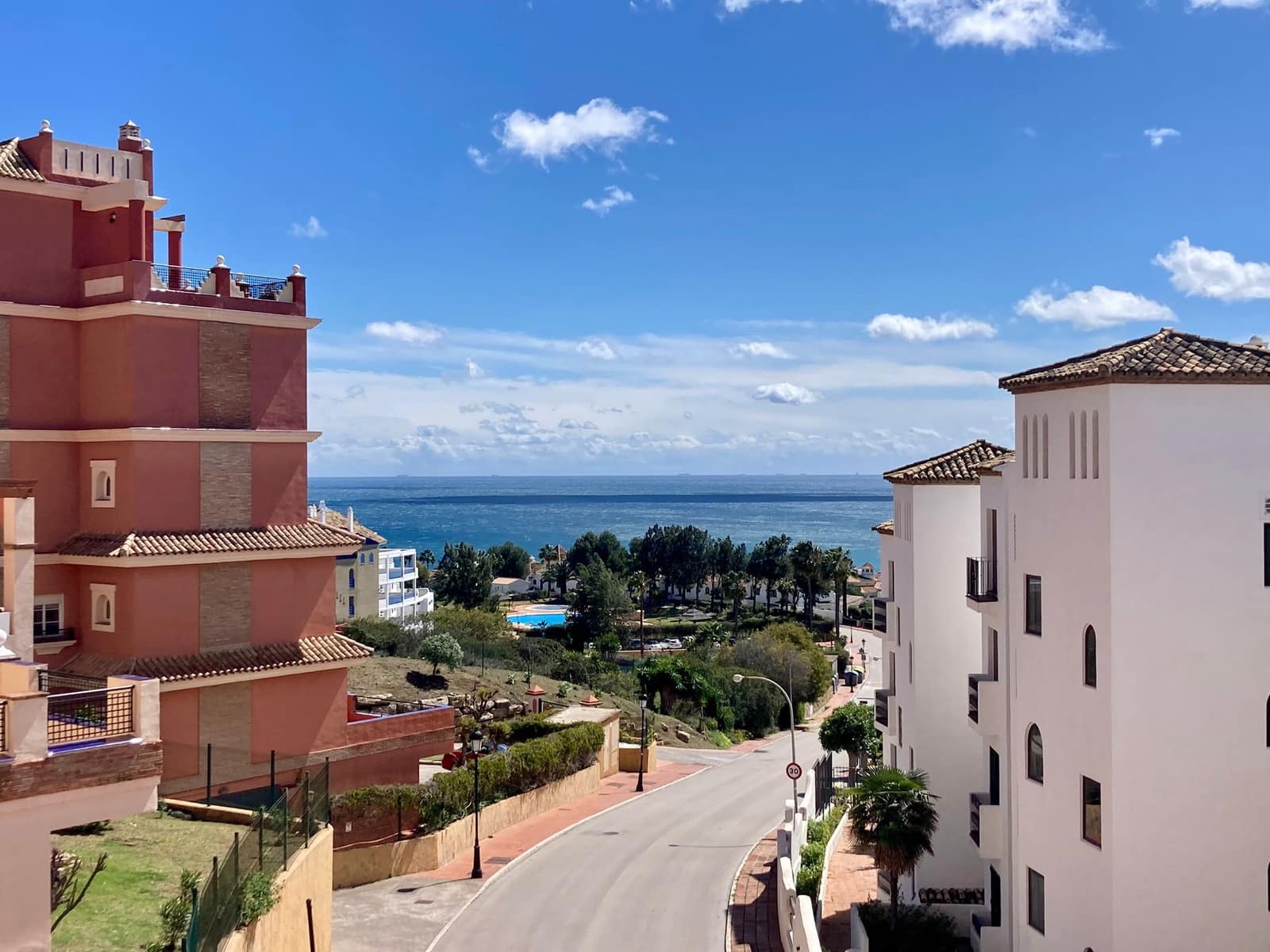 3 soverom Leilighet til salgs i La Duquesa / Puerto de la Duquesa med svømmebasseng garasje - € 385 000 (Ref: 9569635)