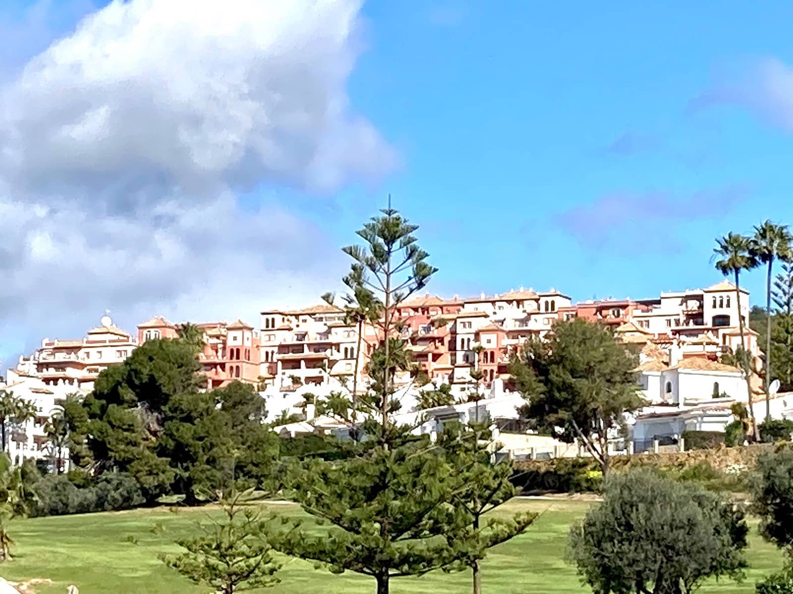 3 soverom Leilighet til salgs i La Duquesa / Puerto de la Duquesa med svømmebasseng garasje - € 385 000 (Ref: 9569635)
