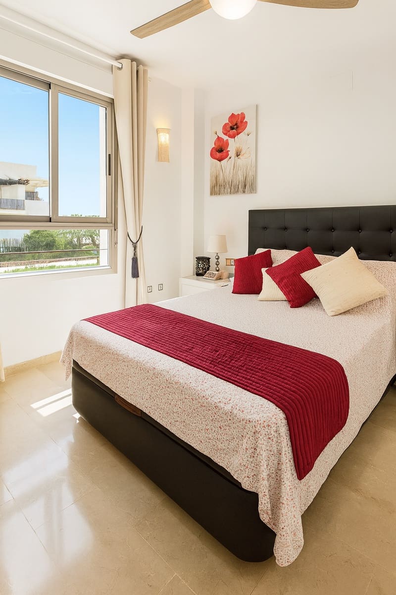 2 chambre Appartement à vendre à La Duquesa / Puerto de la Duquesa avec piscine garage - 359 950 € (Ref: 9569985)