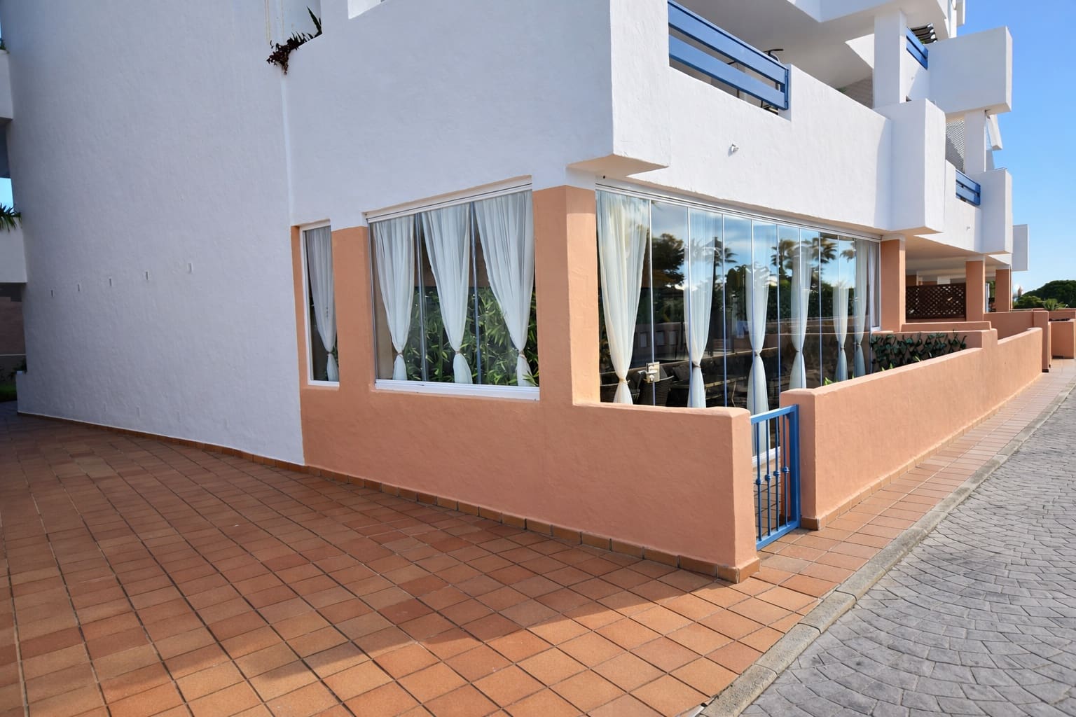 Appartement à vendre à La Duquesa / Puerto de la Duquesa avec piscine garage - 369 000 € (Ref: 9570007)