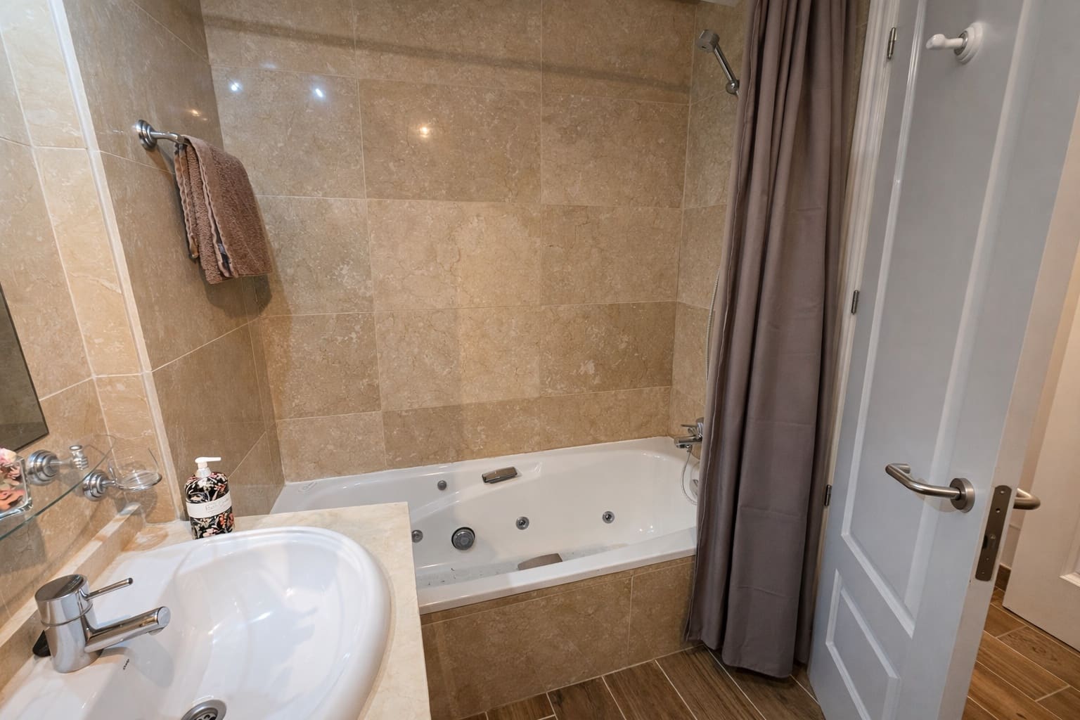 Appartement à vendre à La Duquesa / Puerto de la Duquesa avec piscine garage - 369 000 € (Ref: 9570007)