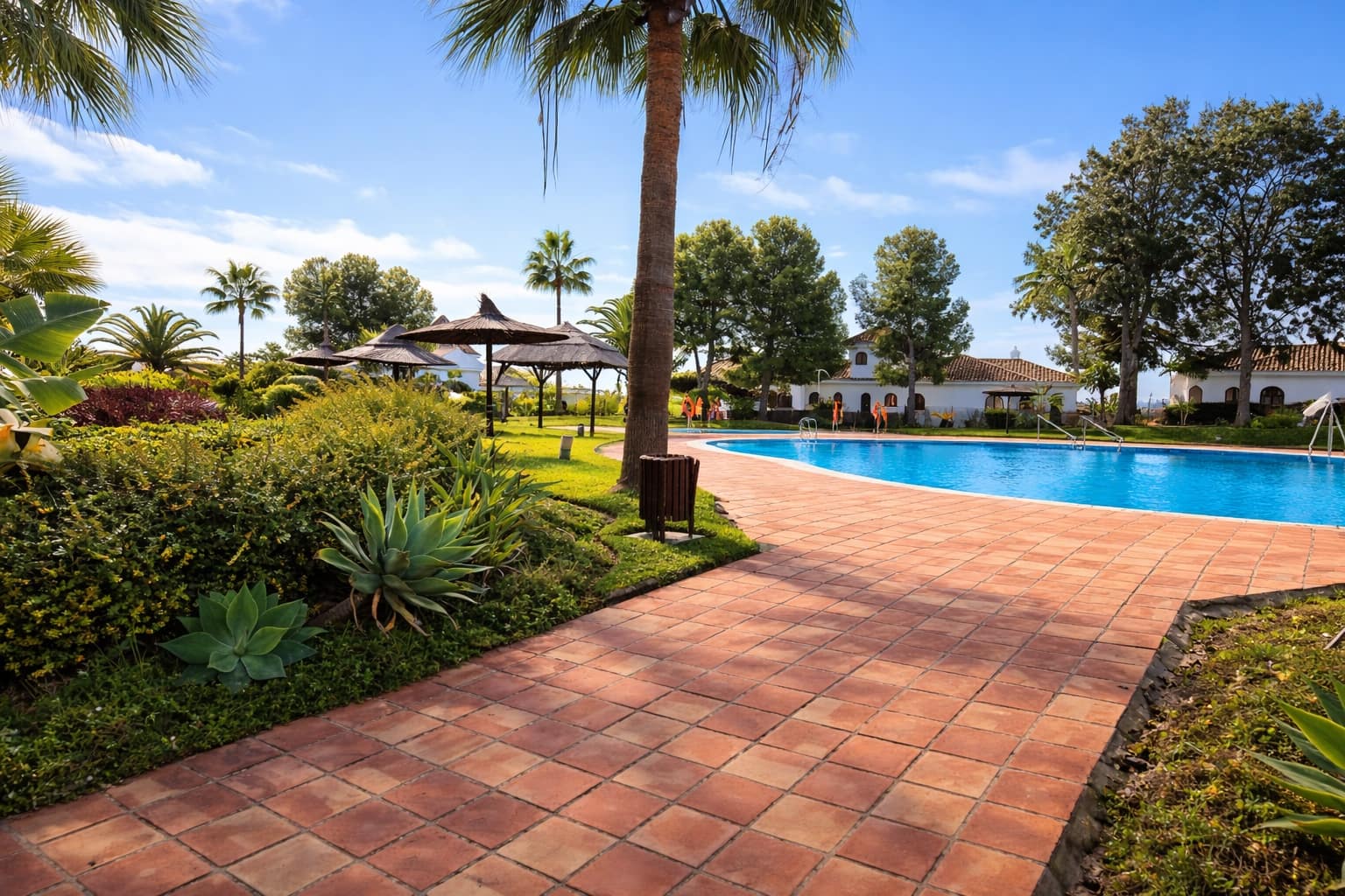 Appartement à vendre à La Duquesa / Puerto de la Duquesa avec piscine garage - 369 000 € (Ref: 9570007)