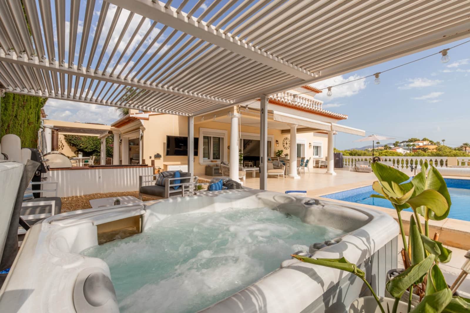 3 Zimmer Villa zu verkaufen in Moraira mit Pool Garage - 1.189.000 € (Ref: 10031129)