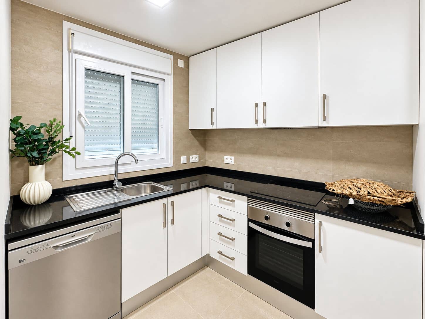 2 Zimmer Apartment zu vermieten in Moraira mit Pool Garage - 1.300 € (Ref: 10160195)