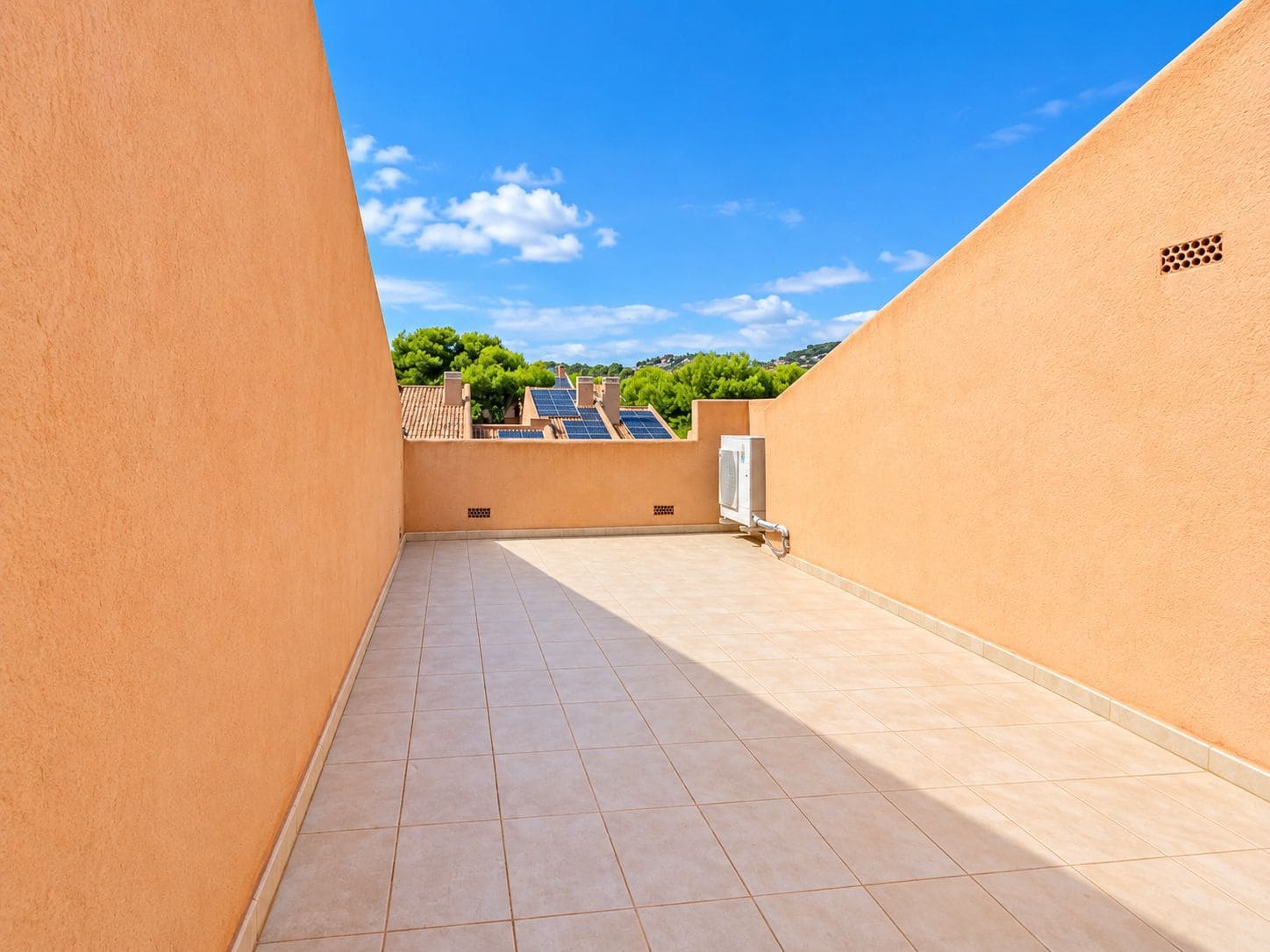 2 Zimmer Apartment zu vermieten in Moraira mit Pool Garage - 1.300 € (Ref: 10160195)
