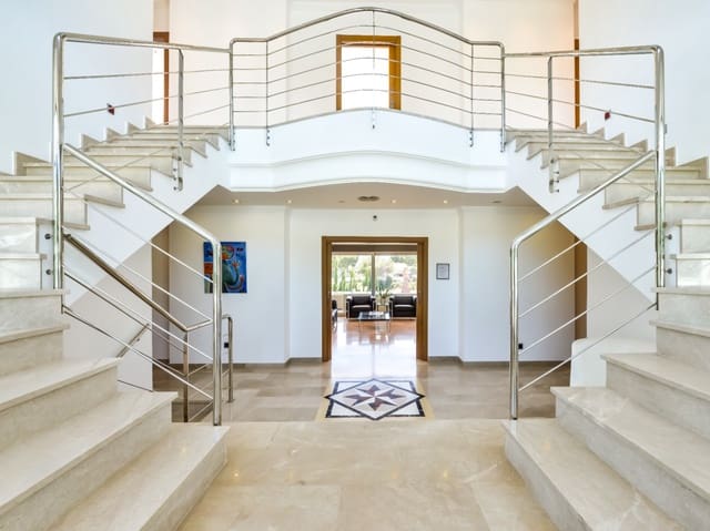 6 bedroom Villa for sale in Benissa with pool garage - € 1,799,999 (Ref: 8295469)