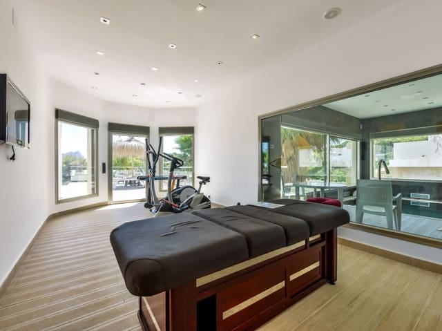 6 bedroom Villa for sale in Benissa with pool garage - € 1,799,999 (Ref: 8295469)