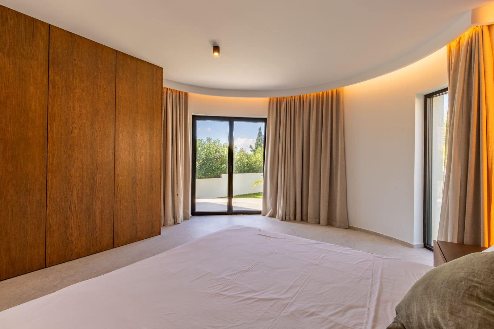 5 bedroom Villa for sale in Cumbre del Sol with pool garage - € 1,680,000 (Ref: 9256411)