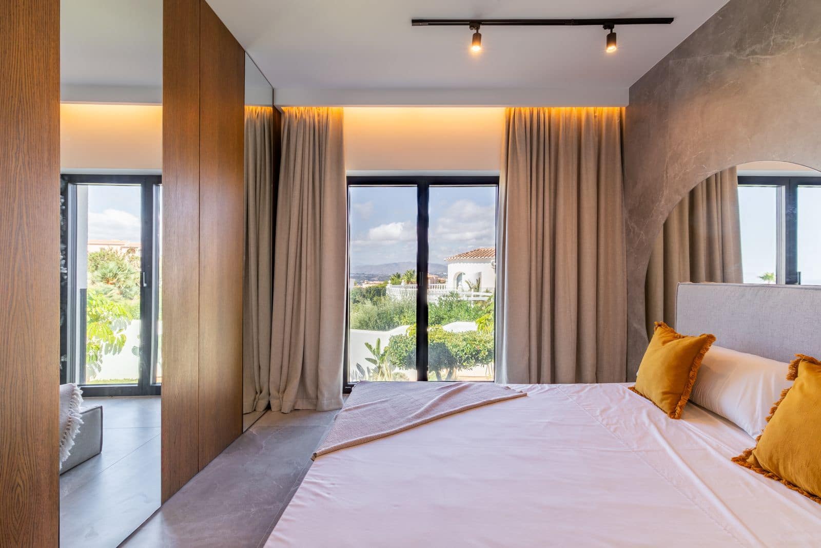 5 bedroom Villa for sale in Cumbre del Sol with pool garage - € 1,680,000 (Ref: 9256411)