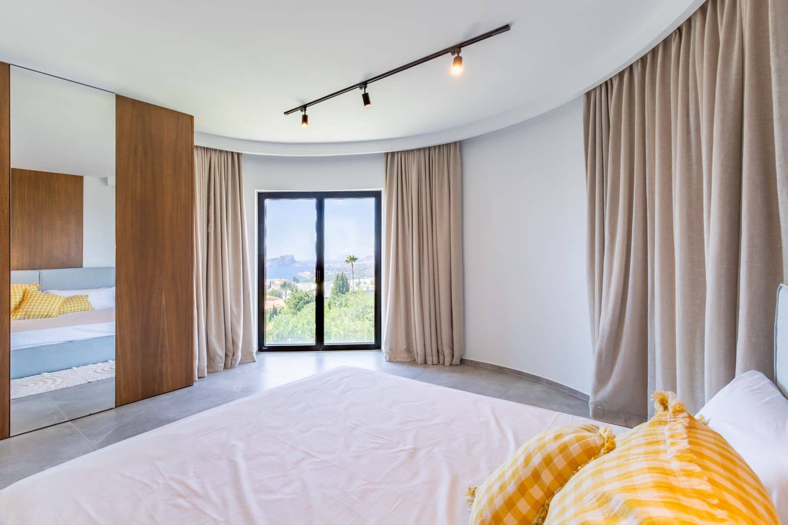 5 bedroom Villa for sale in Cumbre del Sol with pool garage - € 1,680,000 (Ref: 9256411)