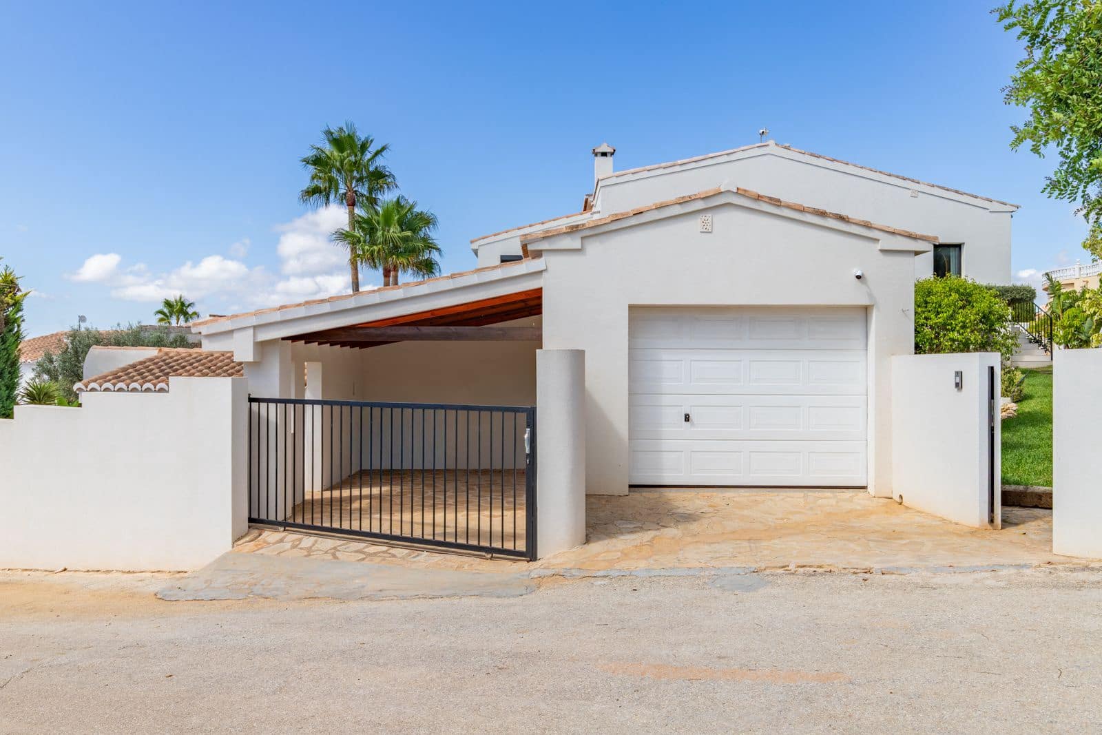 5 bedroom Villa for sale in Cumbre del Sol with pool garage - € 1,680,000 (Ref: 9256411)