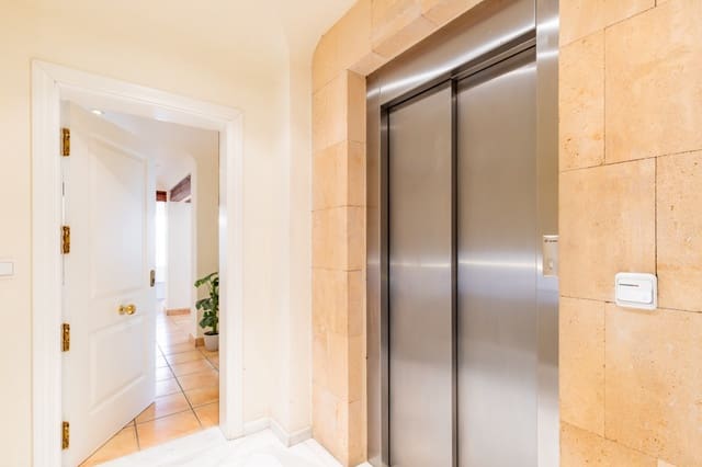 Apartamento de 3 habitaciones en Teulada Pueblo, Teulada-Moraira en venta con piscina garaje - 640.000 € (Ref: 9466100)