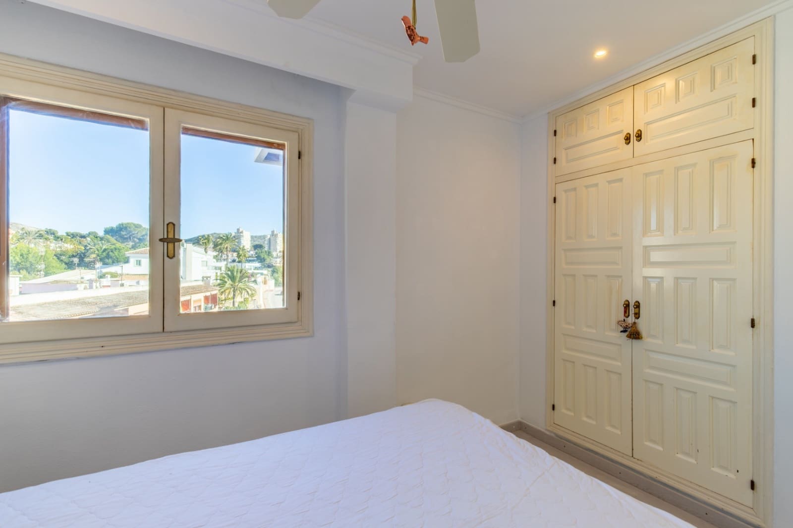 Ático de 2 habitaciones en Moraira en alquiler con garaje - 1.200 € (Ref: 9532556)