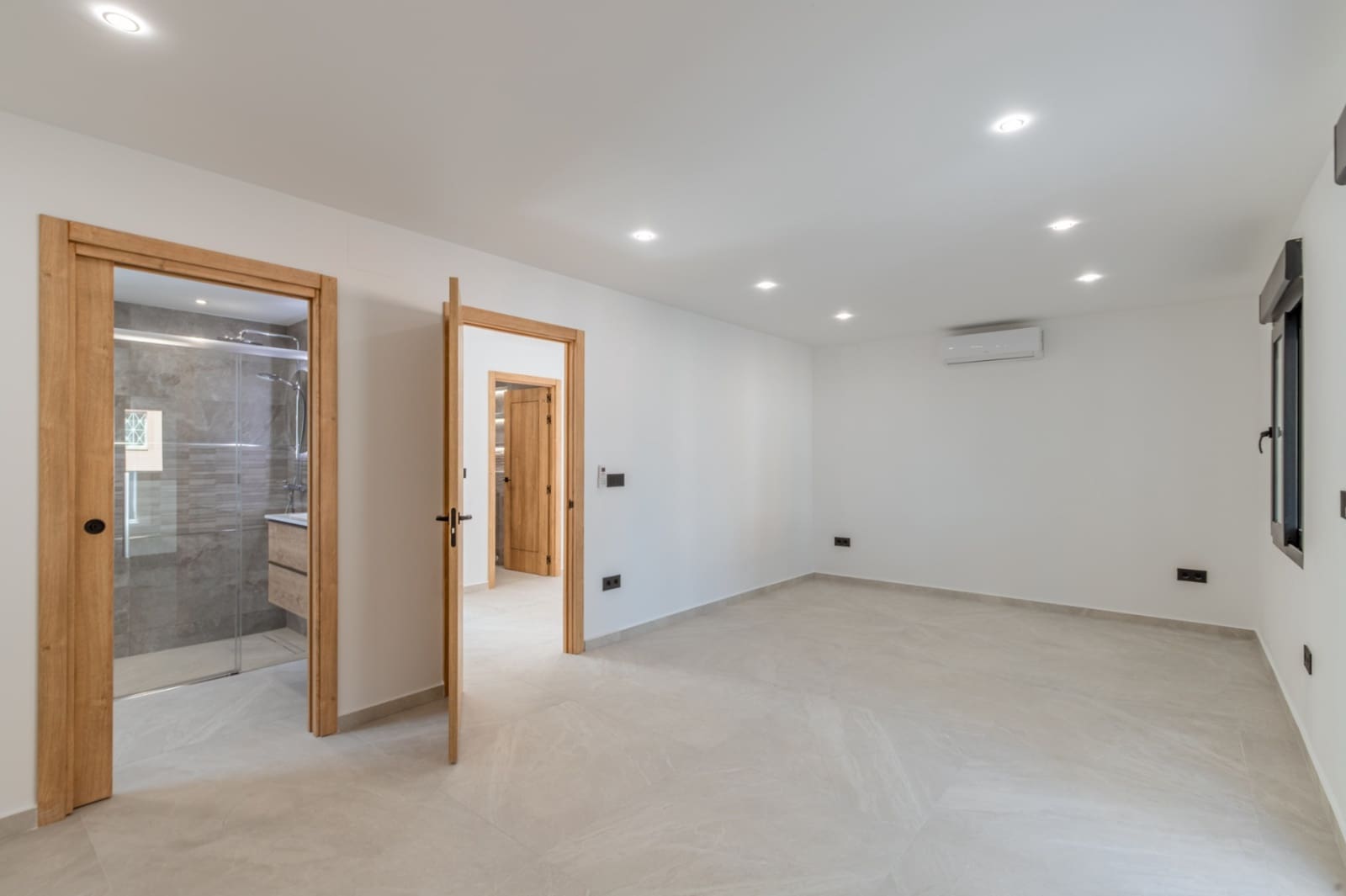 6 Zimmer Villa zu verkaufen in Albir mit Pool Garage - 1.575.000 € (Ref: 9635348)