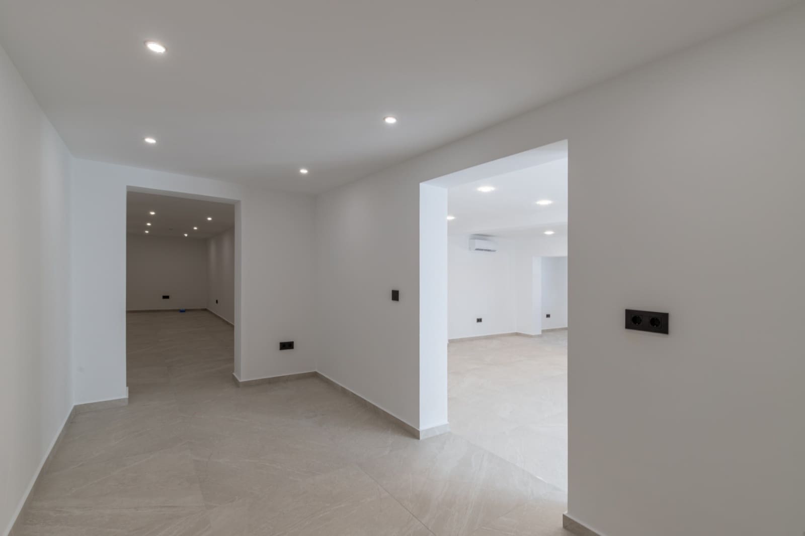 6 Zimmer Villa zu verkaufen in Albir mit Pool Garage - 1.575.000 € (Ref: 9635348)