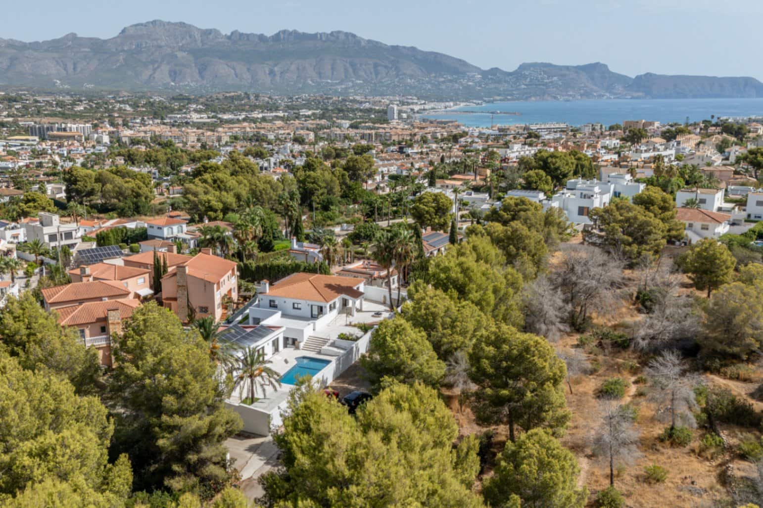 6 Zimmer Villa zu verkaufen in Albir mit Pool Garage - 1.575.000 € (Ref: 9635348)