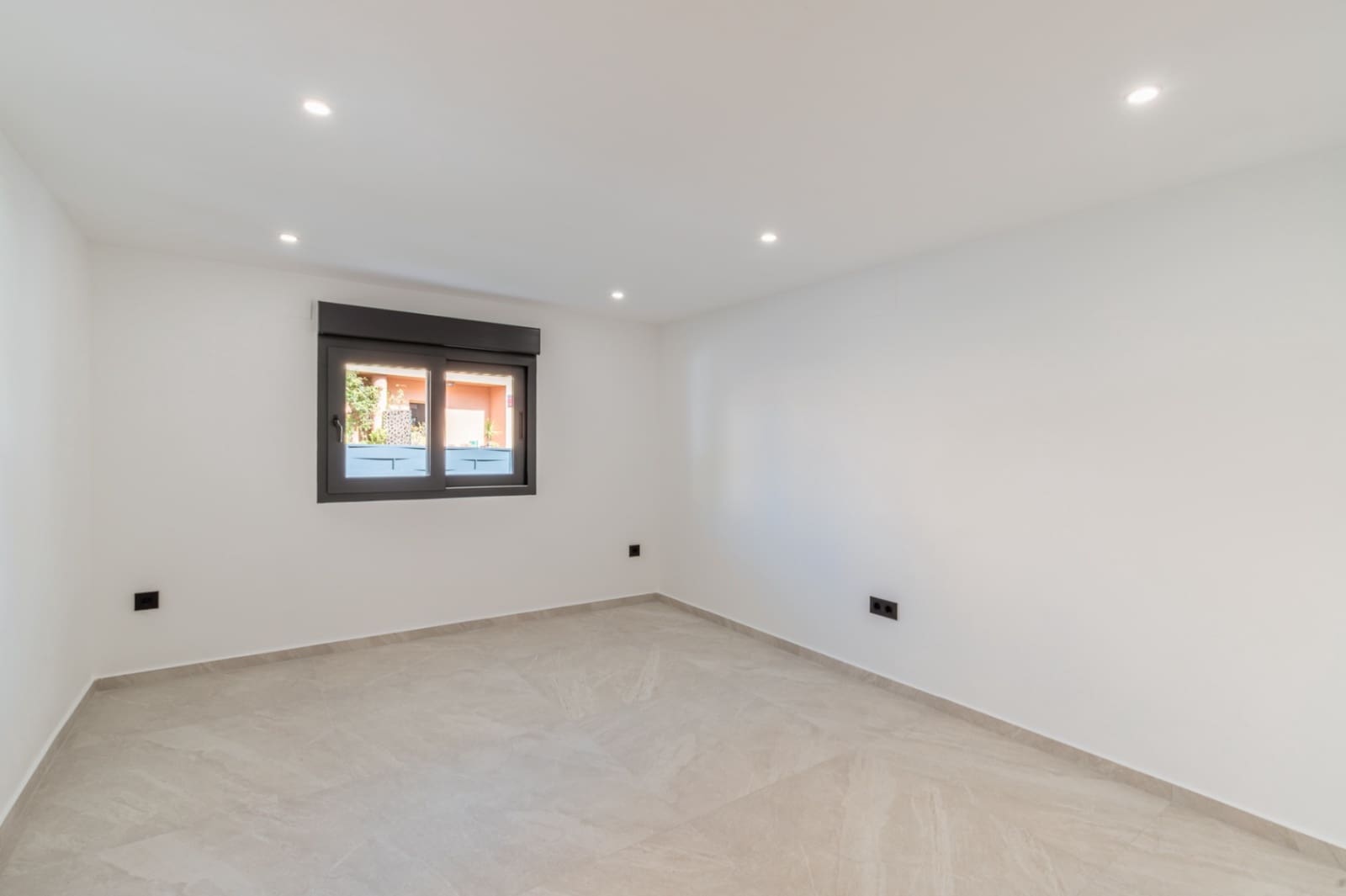 6 Zimmer Villa zu verkaufen in Albir mit Pool Garage - 1.575.000 € (Ref: 9635348)