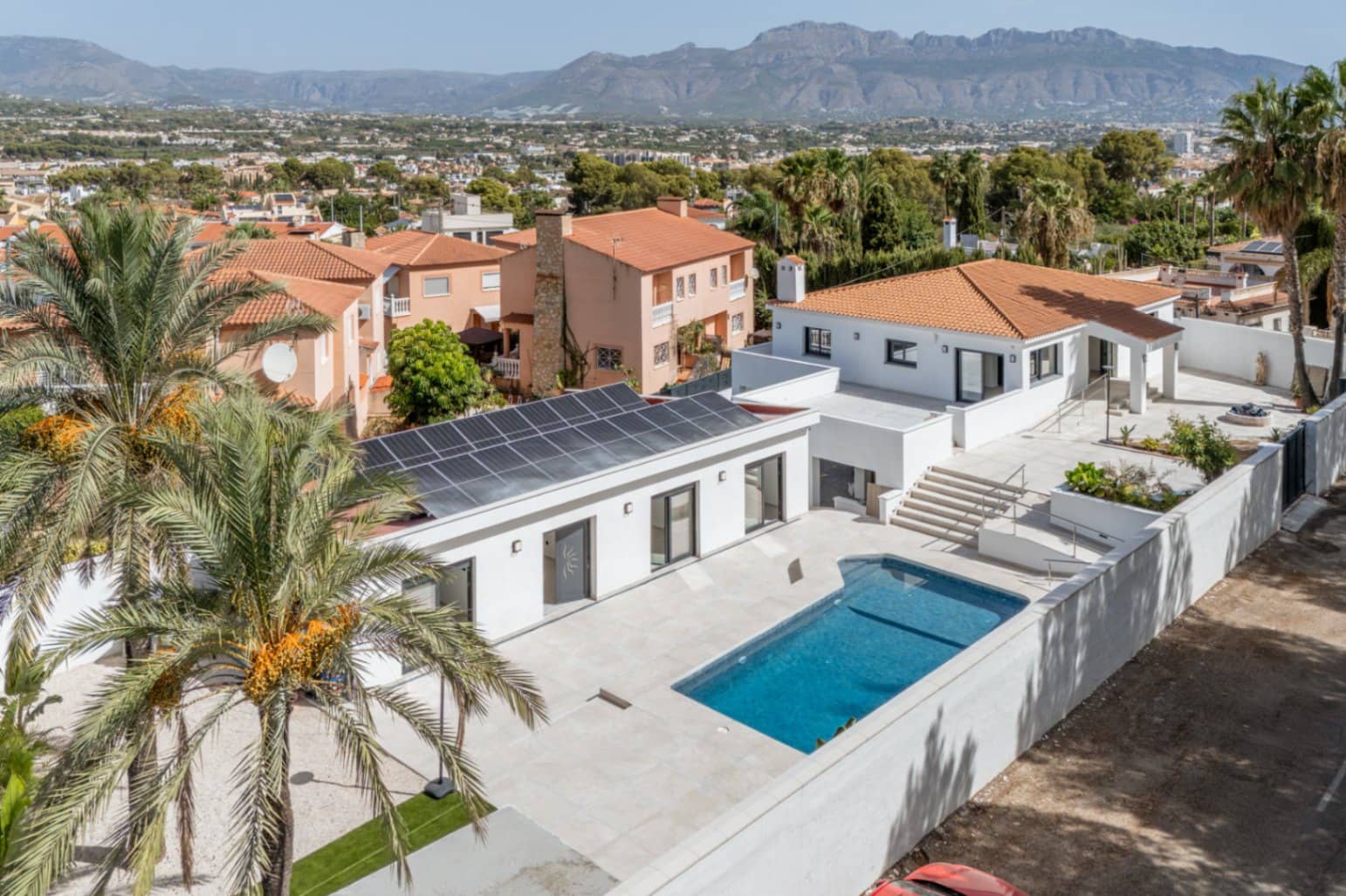 6 Zimmer Villa zu verkaufen in Albir mit Pool Garage - 1.575.000 € (Ref: 9635348)