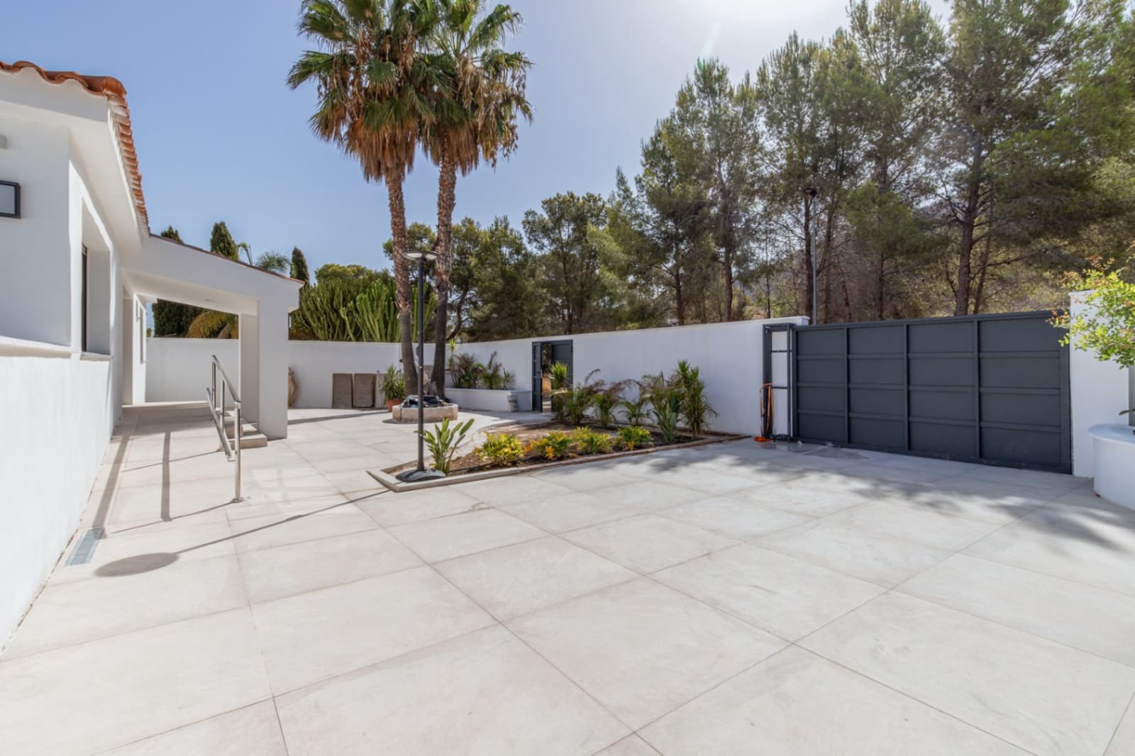 6 Zimmer Villa zu verkaufen in Albir mit Pool Garage - 1.575.000 € (Ref: 9635348)