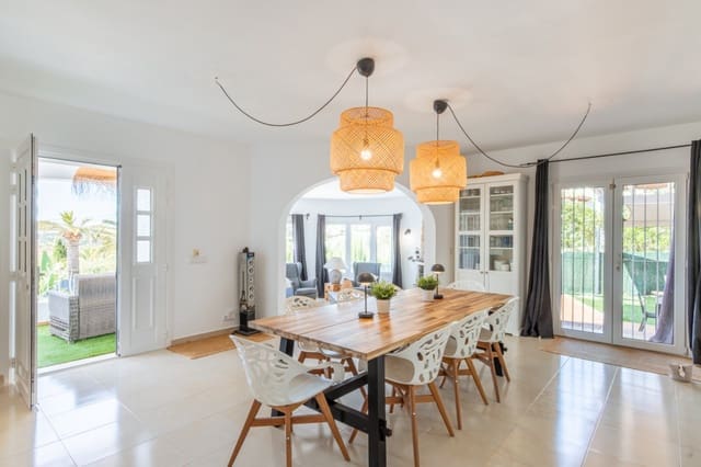 4 soverom Villa til salgs i Moraira, Teulada-Moraira med svømmebasseng garasje - € 930 000 (Ref: 9858892)