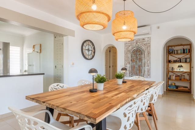 4 soverom Villa til salgs i Moraira, Teulada-Moraira med svømmebasseng garasje - € 930 000 (Ref: 9858892)