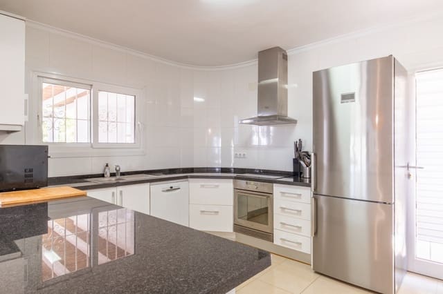 4 soverom Villa til salgs i Moraira, Teulada-Moraira med svømmebasseng garasje - € 930 000 (Ref: 9858892)