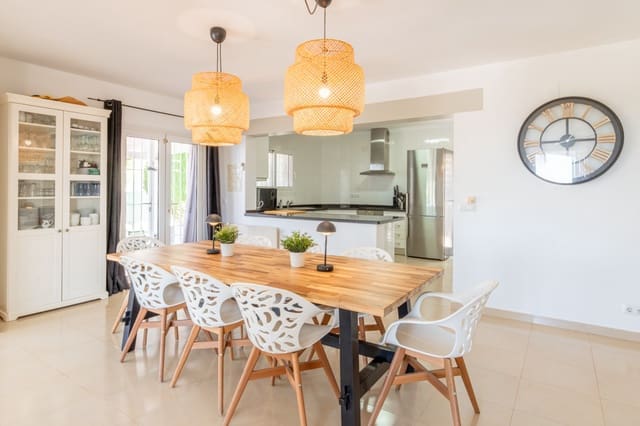 4 soverom Villa til salgs i Moraira, Teulada-Moraira med svømmebasseng garasje - € 930 000 (Ref: 9858892)